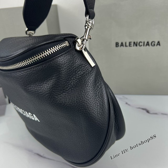 Balenciaga專櫃爆款單肩斜挎包 巴黎世家橢圓形斜挎機車包 fyj1113